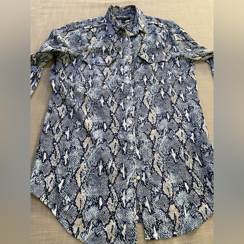 Banana Republic blouse blue snake print. Size Small Tall - Picture 6 of 16